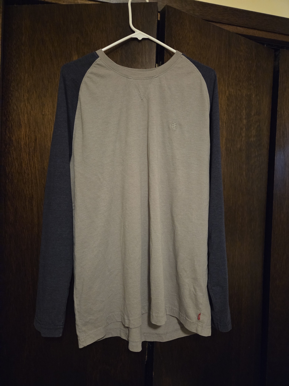 Izod Long Sleeve Raglan Shirt in Light Gray and Charcoal